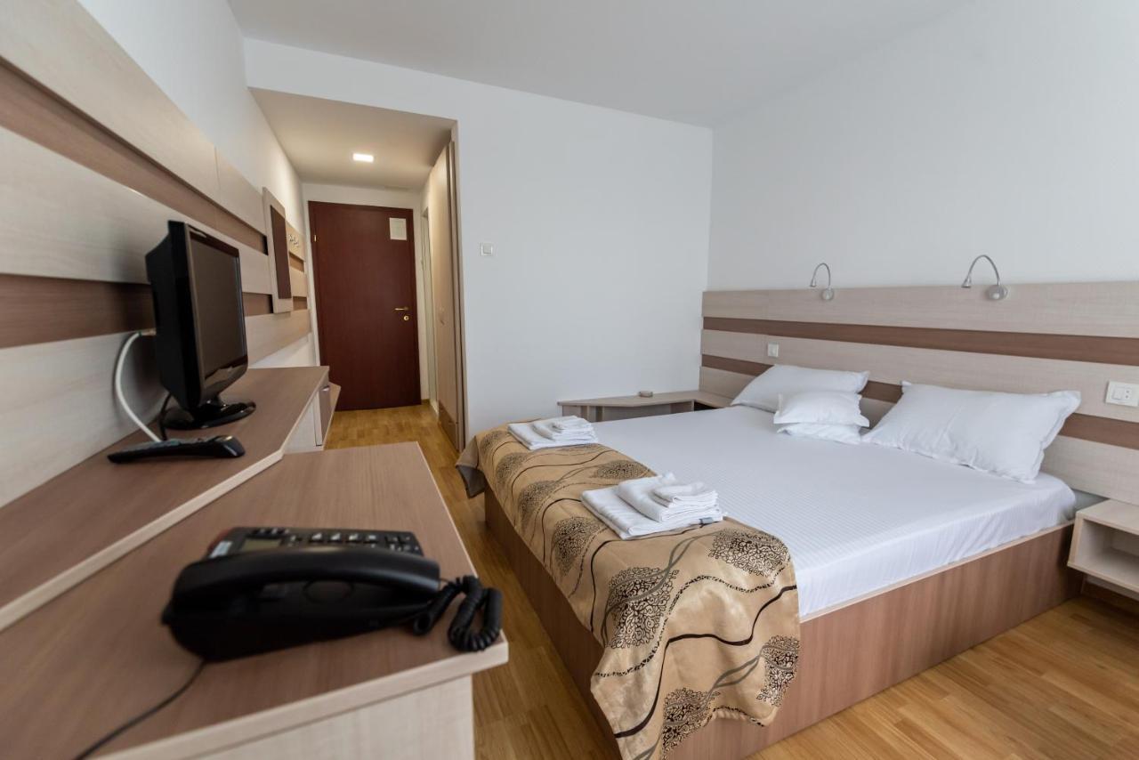 Hotel Capitol 朱庇特 外观 照片