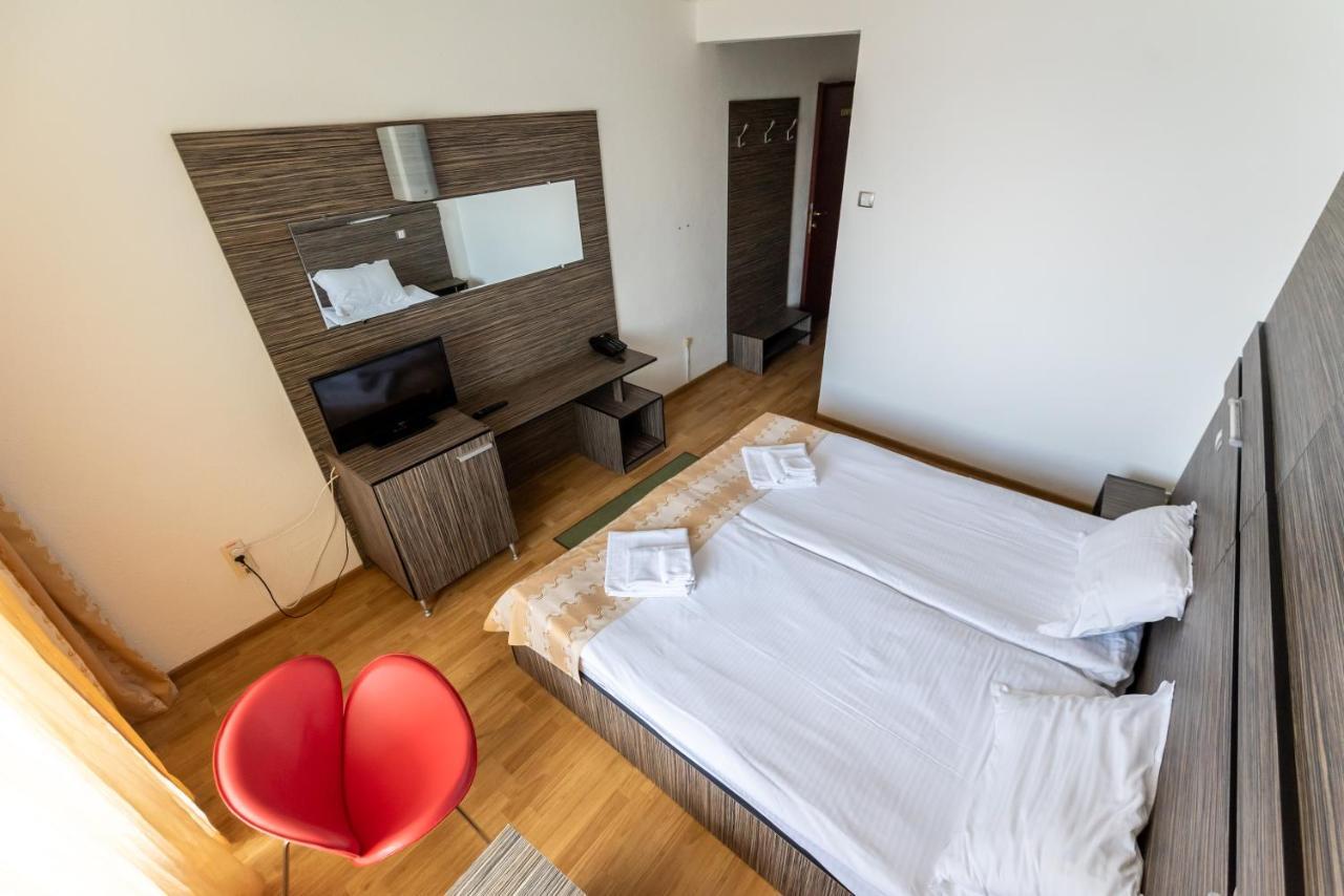 Hotel Capitol 朱庇特 外观 照片