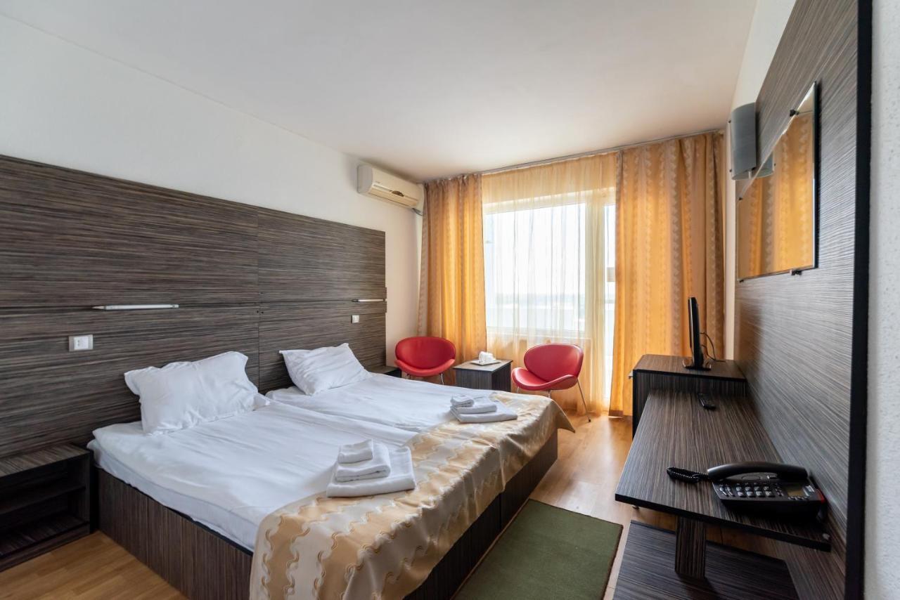 Hotel Capitol 朱庇特 外观 照片