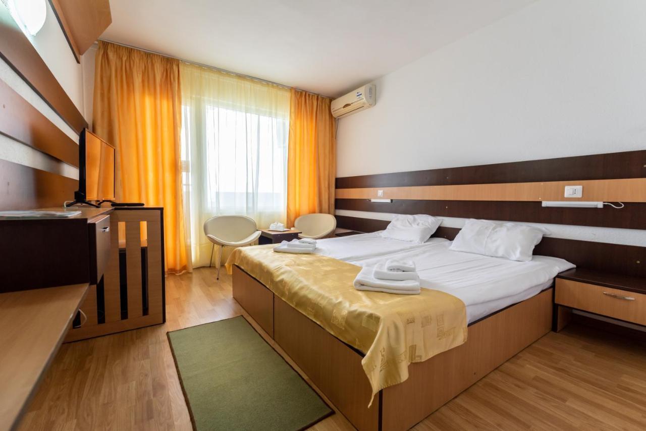 Hotel Capitol 朱庇特 外观 照片