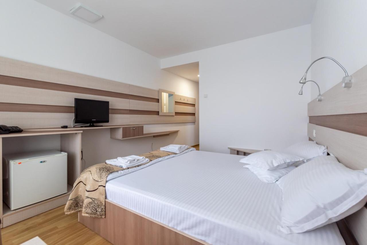 Hotel Capitol 朱庇特 外观 照片