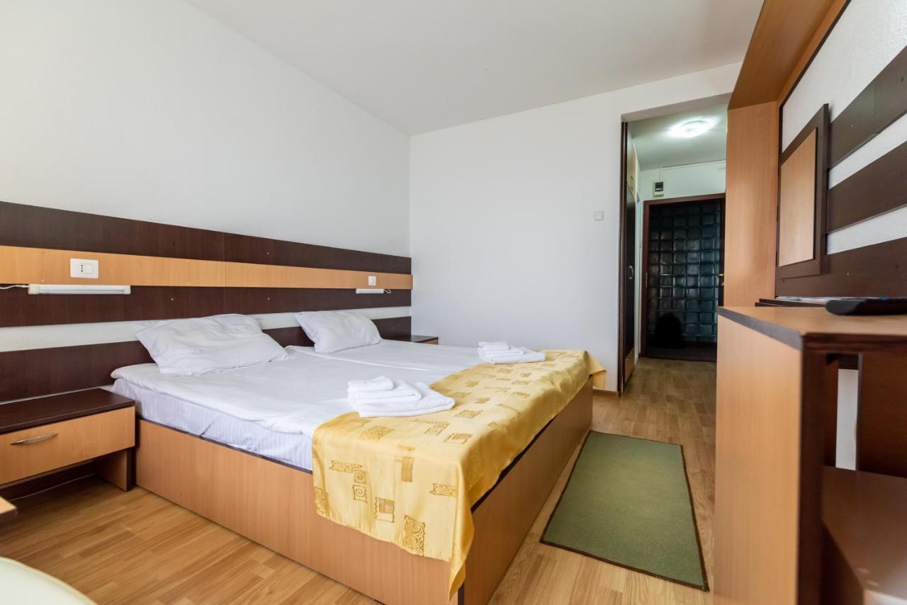 Hotel Capitol 朱庇特 外观 照片