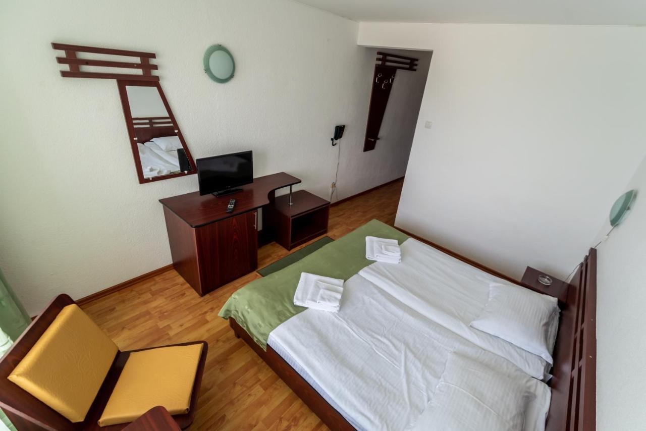 Hotel Capitol 朱庇特 外观 照片