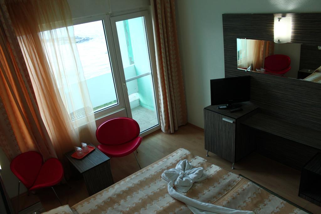 Hotel Capitol 朱庇特 外观 照片